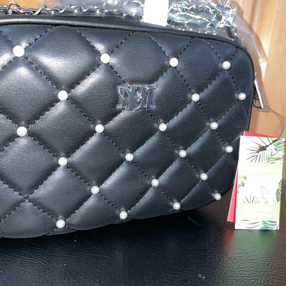Badgley Mischka Medium Quilted Camera Bag NWT - Picture 4 of 8